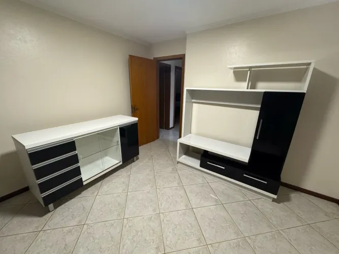 Estante e armário de sala