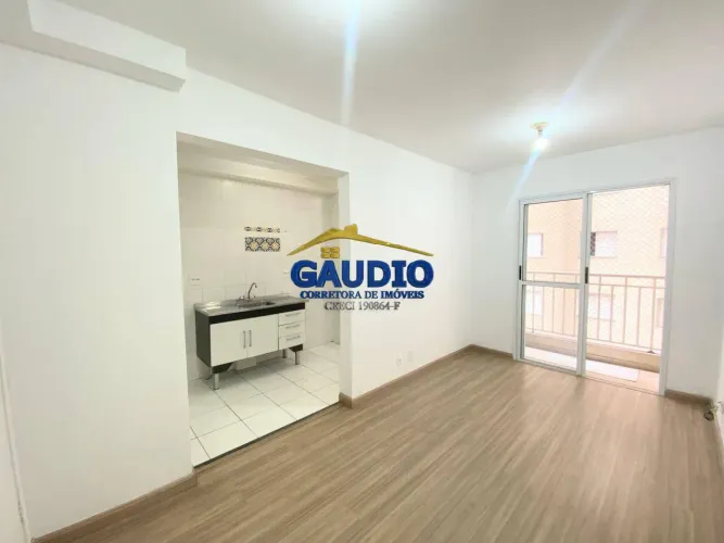 Excelente Apartamento à Venda, 2 Quartos, Varanda, Lazer, Sem Vaga