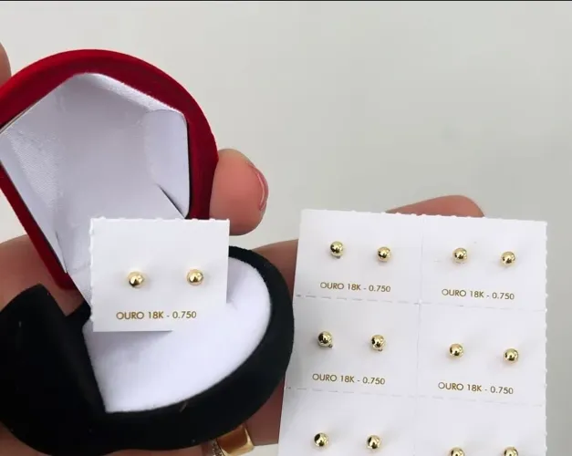 Brinco de ouro bolinha