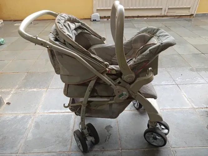 Carrinho de bebê + bebê conforto