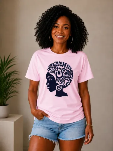 Camiseta Feminina Quem Não Gosta de Samba bom sujeito não é