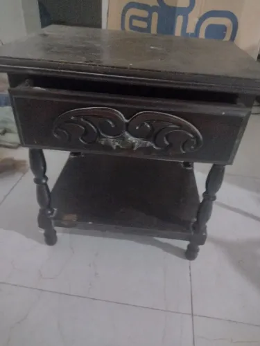 Um criado mudo anos 60