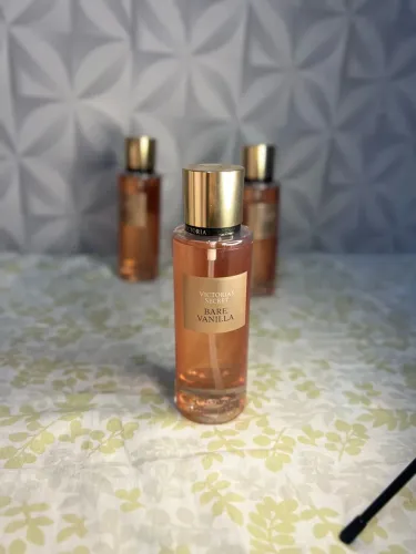 VICTORIA?S SECRET BARE VANILLA?250ML.