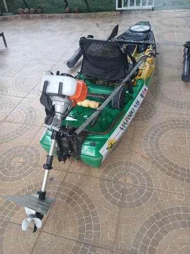 Vendo Kayak com motor