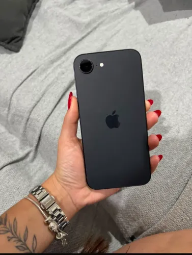 iPhone 16e preto