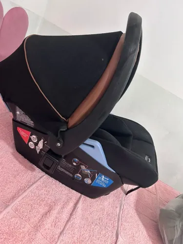bebê conforto Burigotto Materna Lounge em estado de seminovo