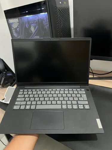 Notebook Lenovo i7/SSD / placa de vídeo  V14 - Extremamente novo