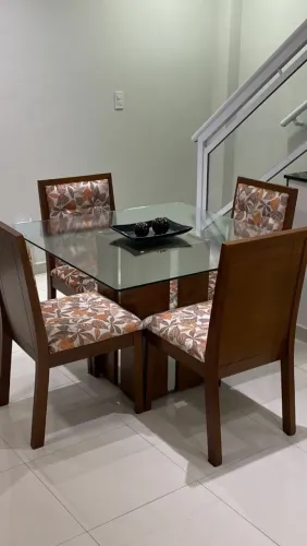 Mesa madeira jogo 4 cadeiras comprada macuco 