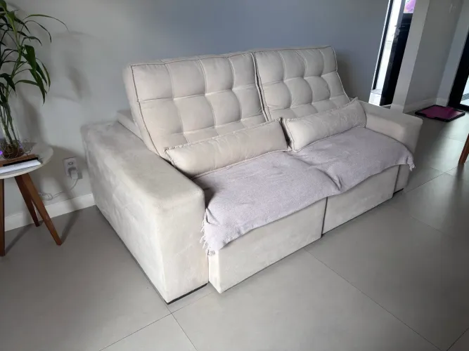 Sofá retrátil 3 lugares creme 210x115