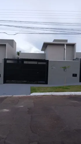 Casa Nova no Bairro Guanandi com 02 quartos, sendo um apto com jardim de inverno