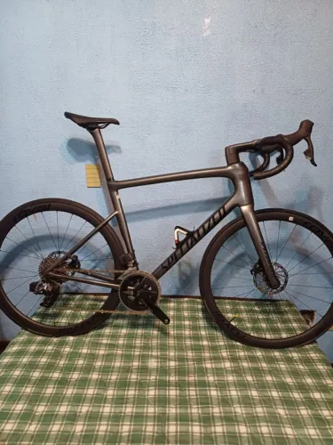 BICICLETA SPECIALIZED TARMAC SL8 ANO 2025 CARBON CINZA BRILHO QUADRO 58 SRAM  ROVAL       