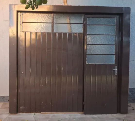 Porta Basculante de Contrapeso
