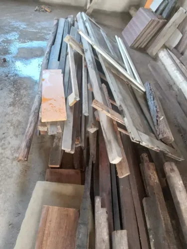 Vendo madeiras (usadas) para obra.