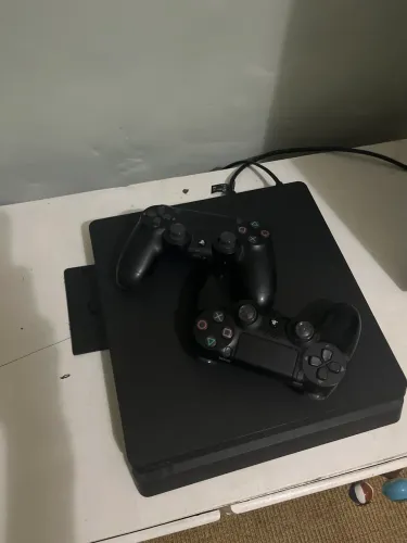 Playstation 4 Usado funcionando + controles em perfeito estado