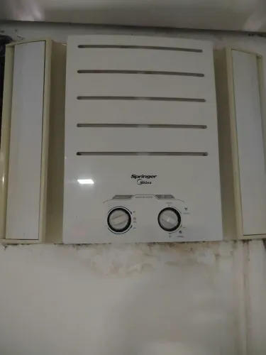 Ar 7.500 Midea 599 reais