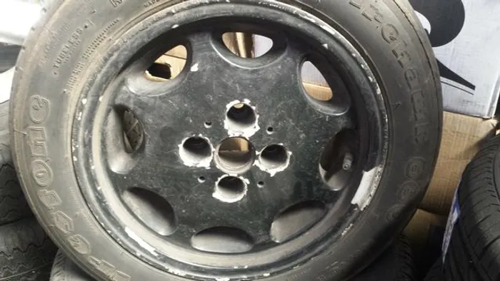 Roda aro 14 Amg Preta Gm Monza 4X100 jogo retro