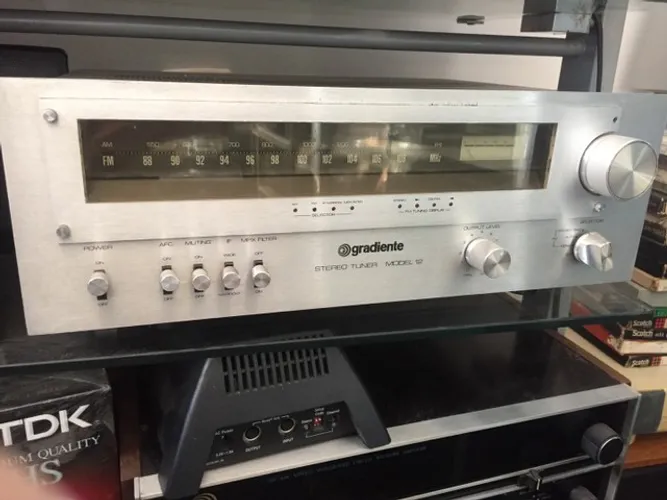 Tuner Gradiente Model 12