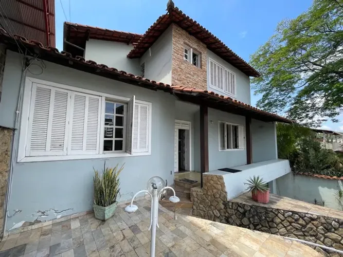 Linda casa a venda no Bairro Filadélfia do lado do Epa, DETRAN e centro de Betim.