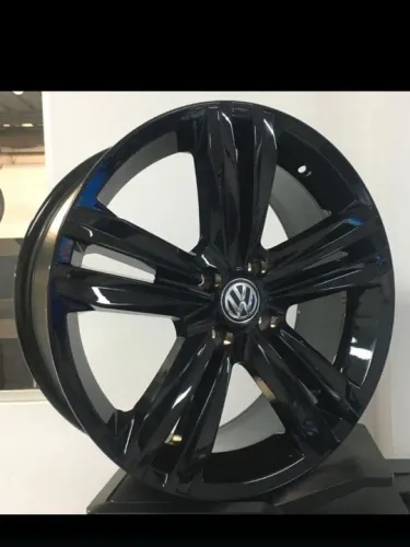 Rodas da Tiguan Black piano aro15 novas em até 10x de R$256,00 no cartão de crédito