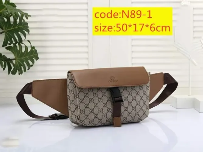 Bolsa de cintura pochete em couro e lona