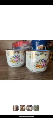 Par de Xícaras Decorativas em Porcelana