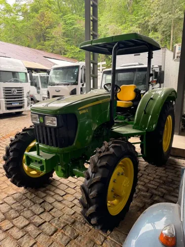 Trator John Deere 5055 E 2012