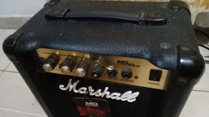 Amplificador Marshall MG 10 - ótimo estado, pouco uso