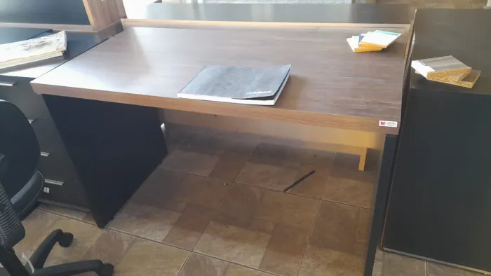 Mesa reta escrivaninha 