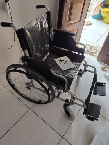 Cadeira de Rodas nova