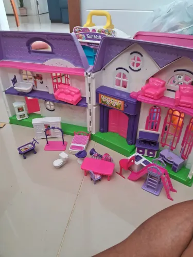 Casinha de Boneca com móveis