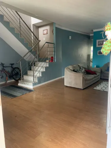 CASA DUPLEX para venda possui 200 m² com 03 quartos, 02 vagas de garagemFátima - Belém - P