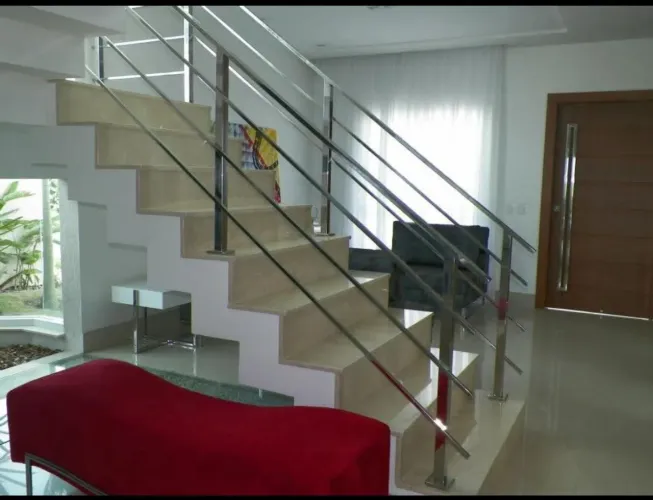 Guarda corpo, corrimãos.