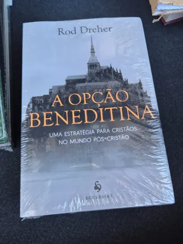 A OPÇÃO BENEDITINA UMA ESTRATÉGIA PARA CRISTÃOS NO MUNDO PÓS-CRISTÃO - Rod Dreher