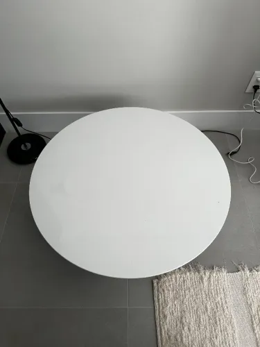 Mesa de centro redonda branca