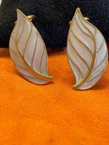 Brincos Folha Dourados com Esmalte