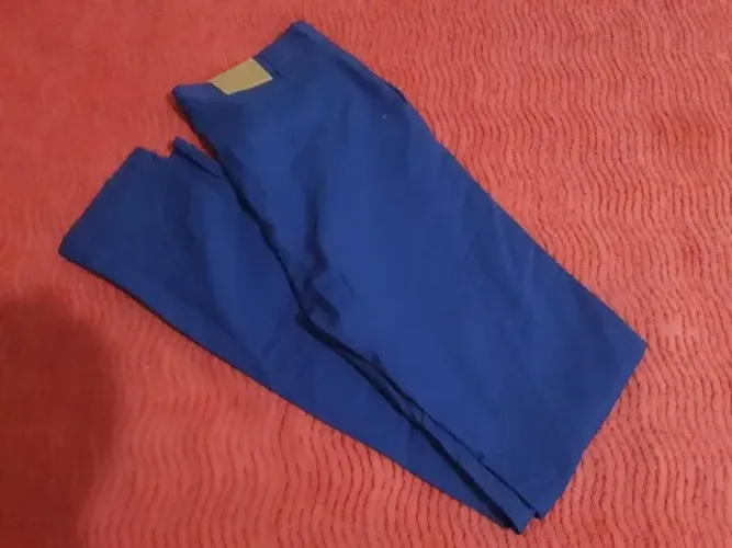 Calça azul color marisa.