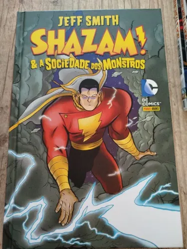 HQ Shazam! & A Sociedade dos Monstros - Capa Dura