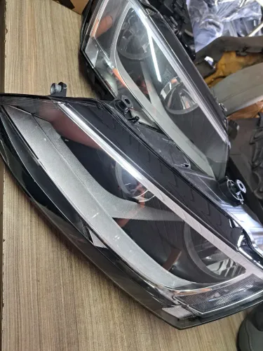 Farol Usado original semi novo Jetta 2011 ao 2018 simples sem Led 