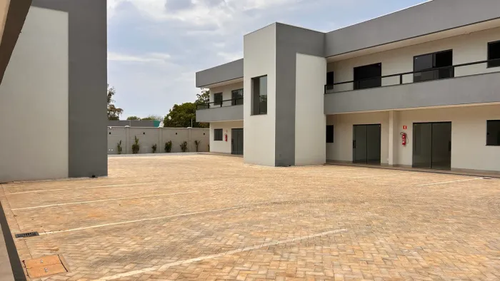 Aluguel casa em condomínio 2/4 com quintal 