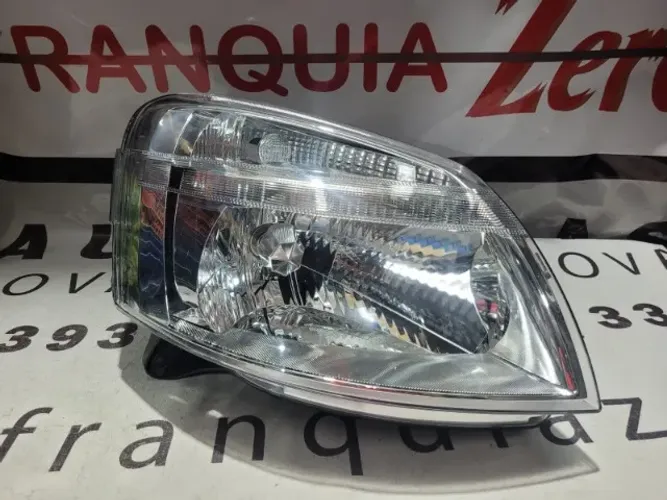 Farol lado direito Peugeot Partner 2010/ 