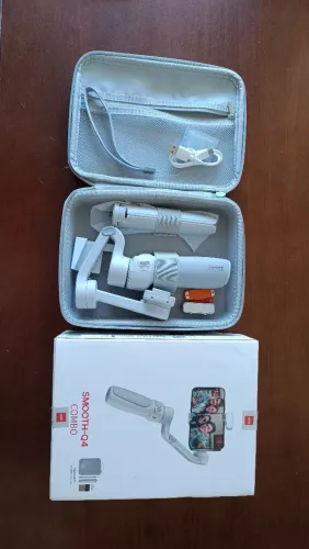 Estabilizador Gimbal para Celular Zhiyun Smooth Q4 Combo