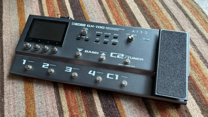 Pedaleira Boss GX 100