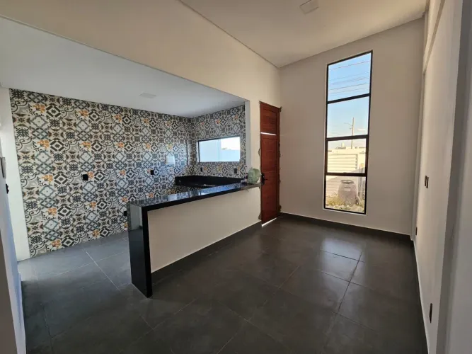 Por trás do DETRAN excelente casa com 3 quartos sendo uma suíte 