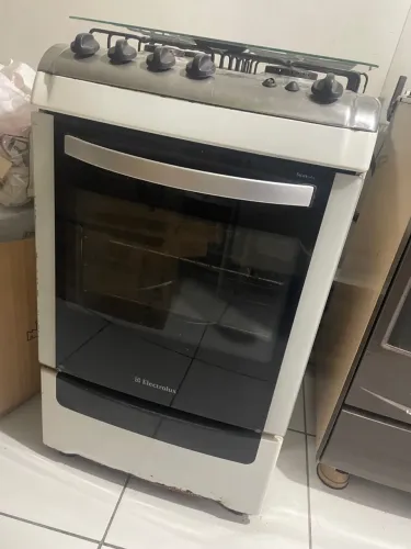 Fogão Electrolux com Forno