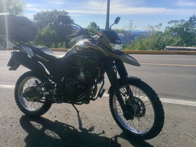 Lander XTZ 250, semi-nova.