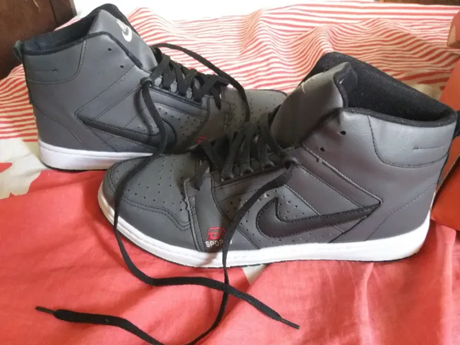 Tênis/Basqueteira Nike Cinza 