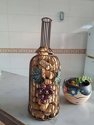Porta-Rolhas Decorativo em Metal 