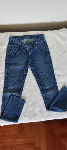 Calça Jeans Feminina Handbook