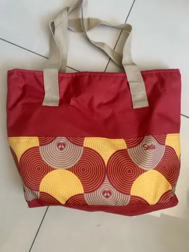 Bolsa térmica Sadia Vermelha com Estampa Circular