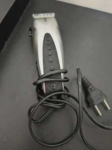 Máquina de cortar cabelo 110v semi nova 